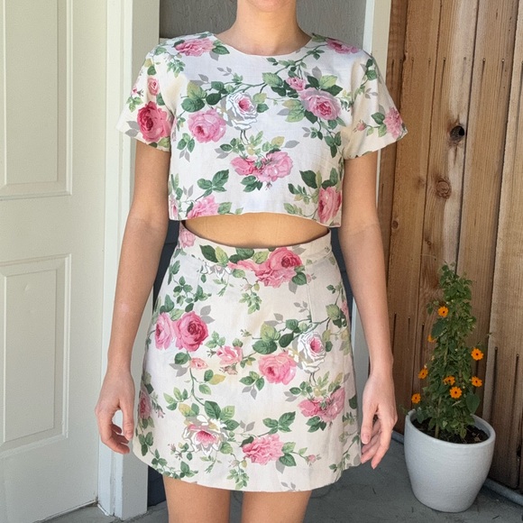 Pink Roses Mini Skirt and Crop Top Set - Picture 2 of 12